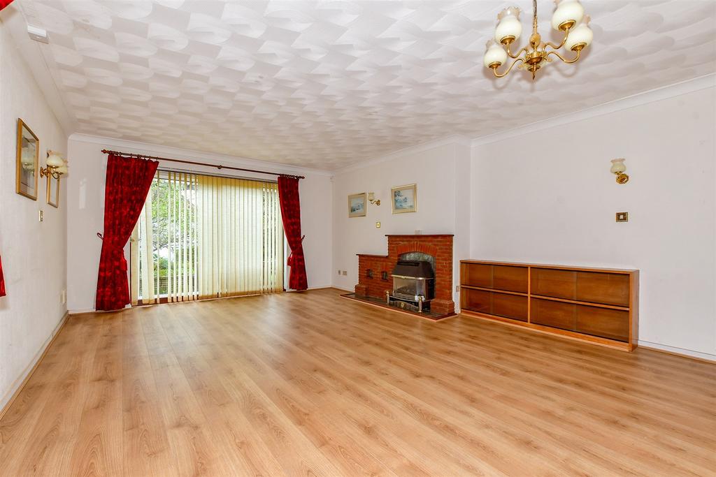 Harpswood Lane, Saltwood, Hythe, Kent 2 bed detached bungalow for sale