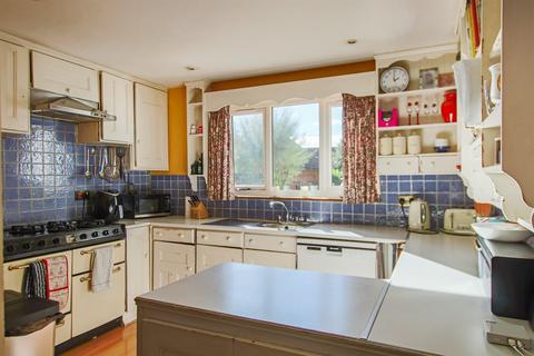 3 bedroom semi-detached house for sale - Pipers Field, Ridgewood, Uckfield, East Sussex