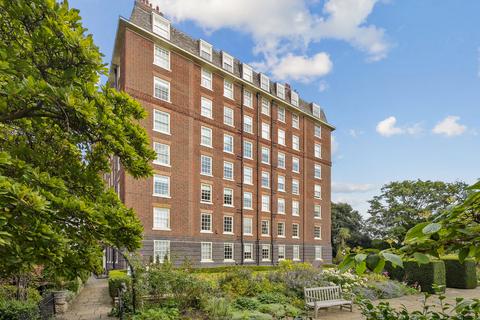 3 bedroom flat for sale, Rivermead Court, Hurlingham, Fulham, London SW6
