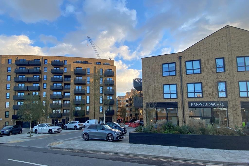 Hanwell Square, Hanwell, London W7 2 bed detached house to rent £