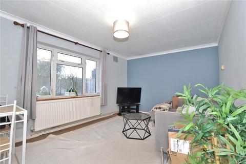 2 bedroom maisonette to rent, Englefield Road, Knaphill, Woking, Surrey, GU21