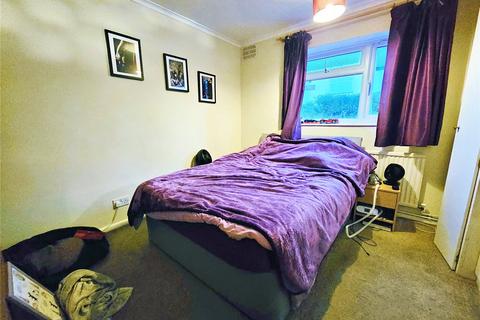 2 bedroom maisonette to rent, Englefield Road, Knaphill, Woking, Surrey, GU21