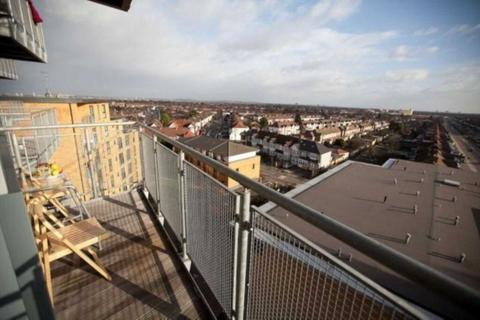 2 bedroom flat for sale, Eastern Avenue, Ilford IG2