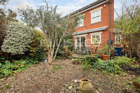 4 bedroom end of terrace house for sale, Hammers Lane, Mill Hill, London, NW7