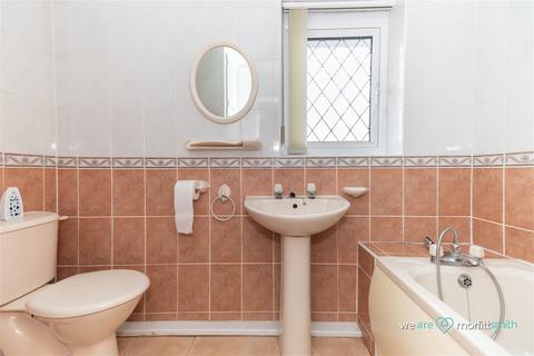 102 Barrie Crescent, Sheffield, S5 8RP