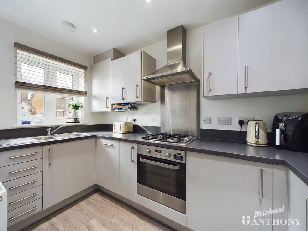 Leighton Buzzard LU7 2 bed semidetached house for sale £290,000