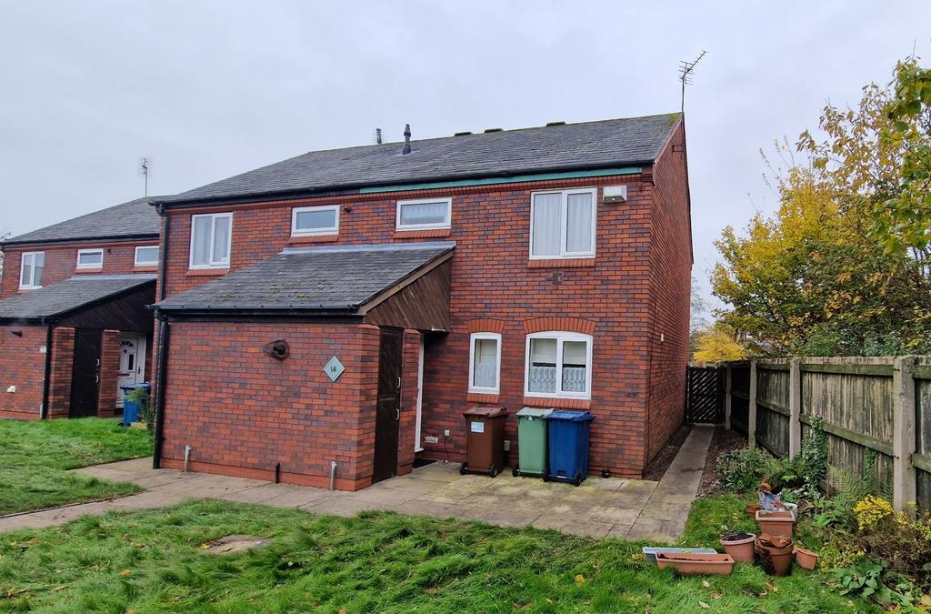 Yarlet Croft, Stafford, ST16 2 bed end of terrace house £725 pcm (£
