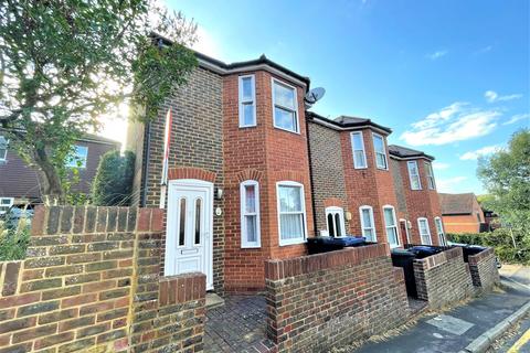 1 bedroom terraced house to rent, South Street, Godalming, Surrey, GU7