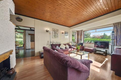 21 Downsview Road, London, SE19 3XD