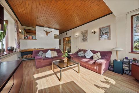 21 Downsview Road, London, SE19 3XD