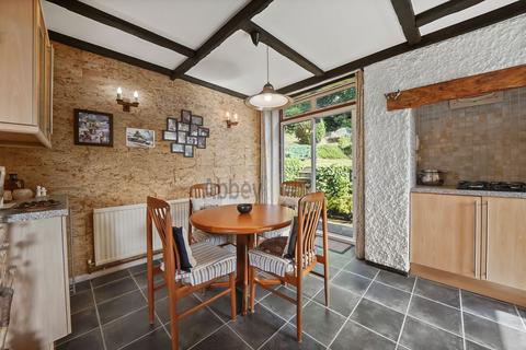 21 Downsview Road, London, SE19 3XD