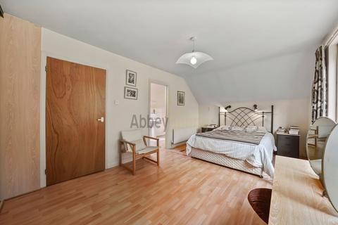 21 Downsview Road, London, SE19 3XD
