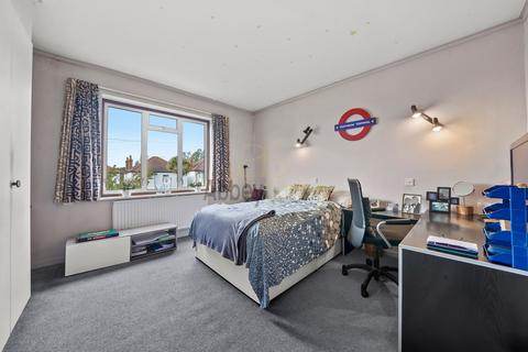 21 Downsview Road, London, SE19 3XD