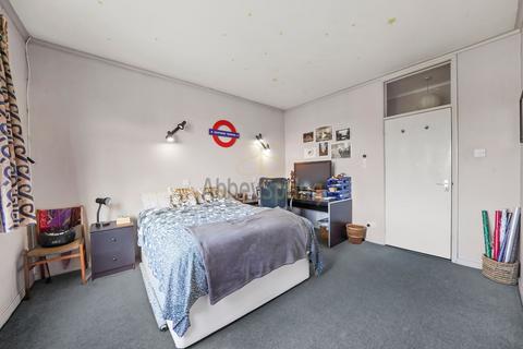 21 Downsview Road, London, SE19 3XD