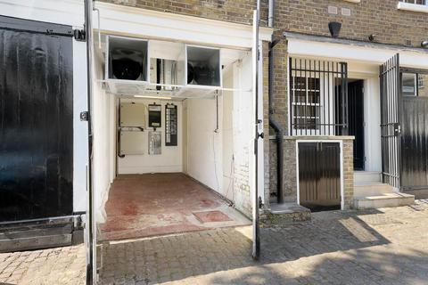 2 bedroom mews for sale, Wilton Mews, London, SW1X