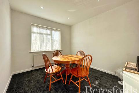 20 Barton Road, Hornchurch, RM12 4AA