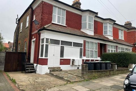 3 bedroom flat to rent, Sylvan Avenue, Wood Green