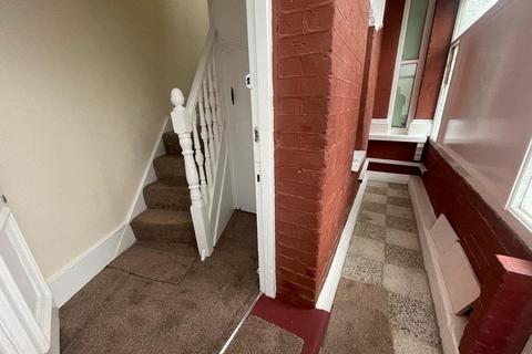 3 bedroom flat to rent, Sylvan Avenue, Wood Green