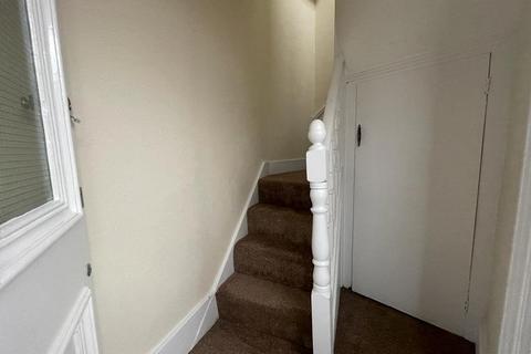 3 bedroom flat to rent, Sylvan Avenue, Wood Green