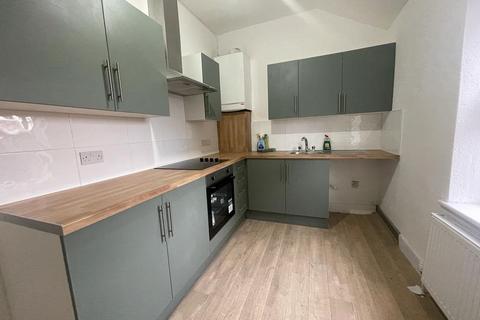 3 bedroom flat to rent, Sylvan Avenue, Wood Green