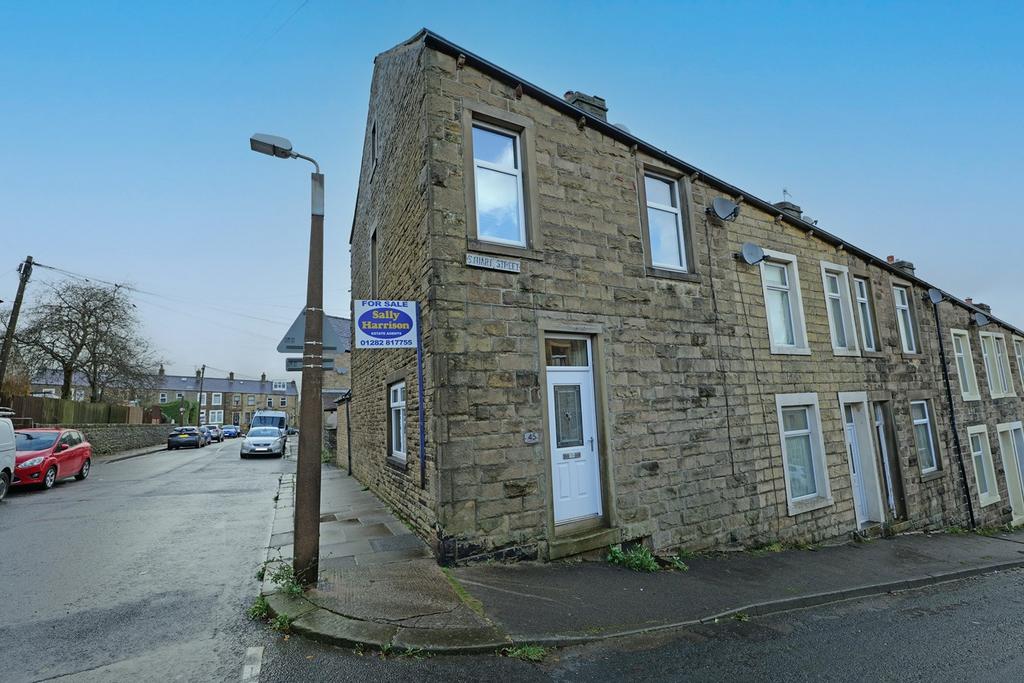 Bank Street, Barnoldswick, BB18 3 bed end of terrace house for sale £