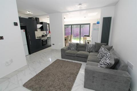 4 bedroom end of terrace house for sale, Pound Street, Carshalton SM5