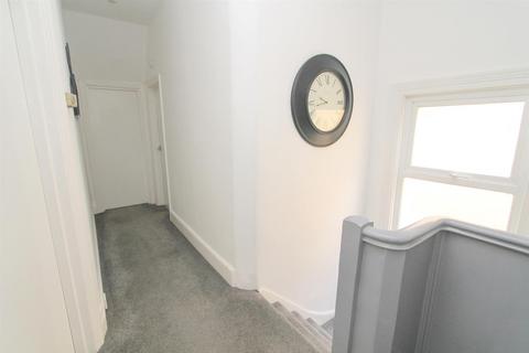 2 bedroom maisonette for sale, Thicket Road, Sutton SM1