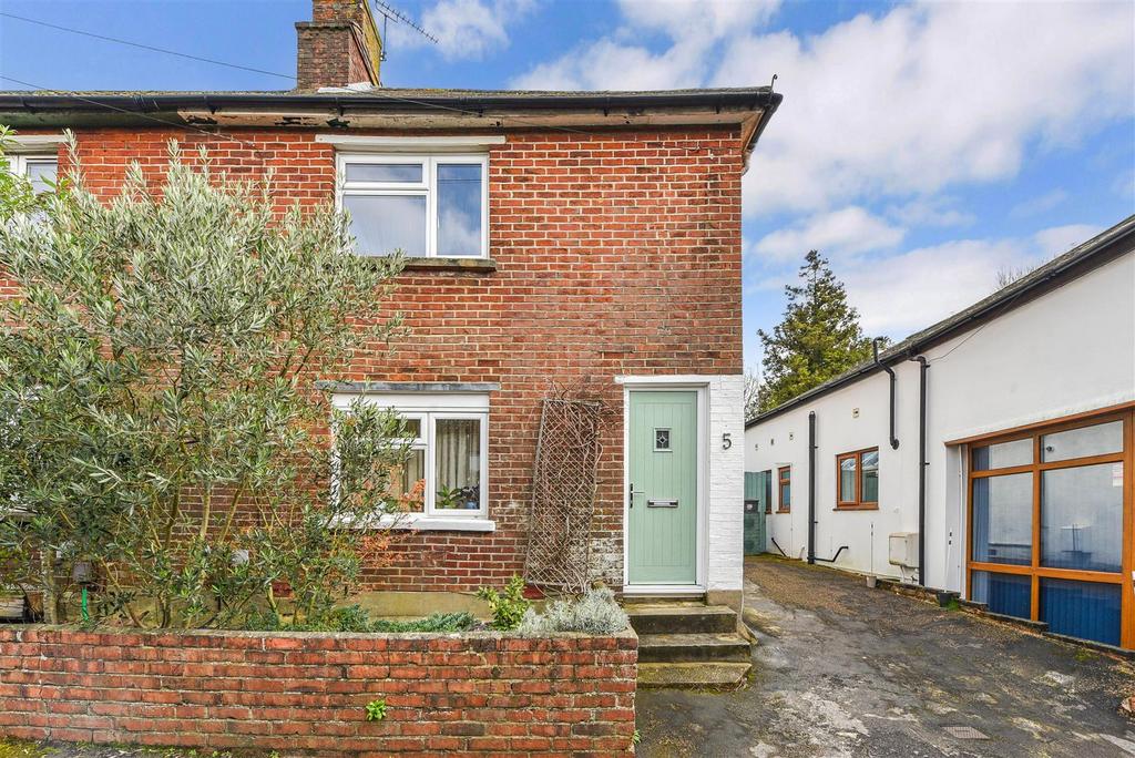 Penns Road, Petersfield, Hampshire 3 bed semidetached house for sale