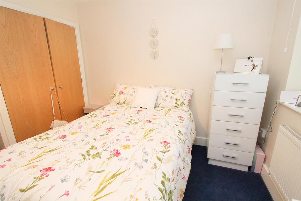 Bedroom b.jpg