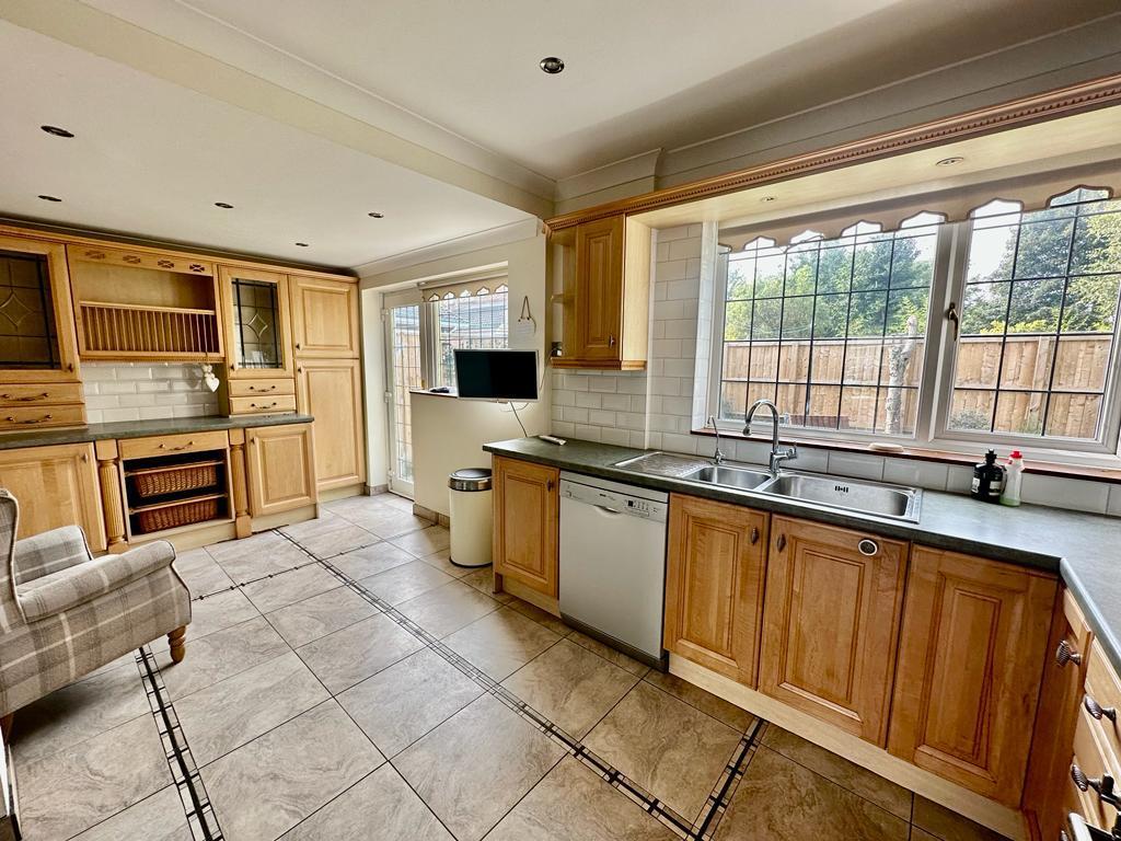 Mill Hill, Houghton Le Spring DH5 4 bed detached house for sale £250,000