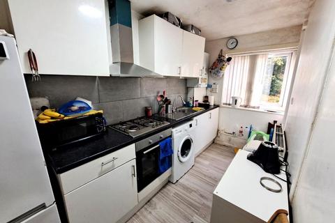 2 bedroom flat for sale - Arreton Square, Rusholme, Manchester, M14