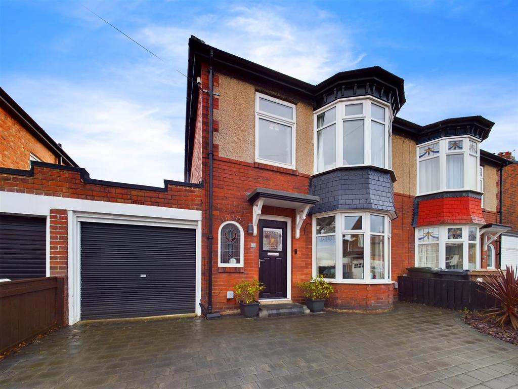 Amble Avenue, Whitley Bay 3 bed semidetached house £450,000