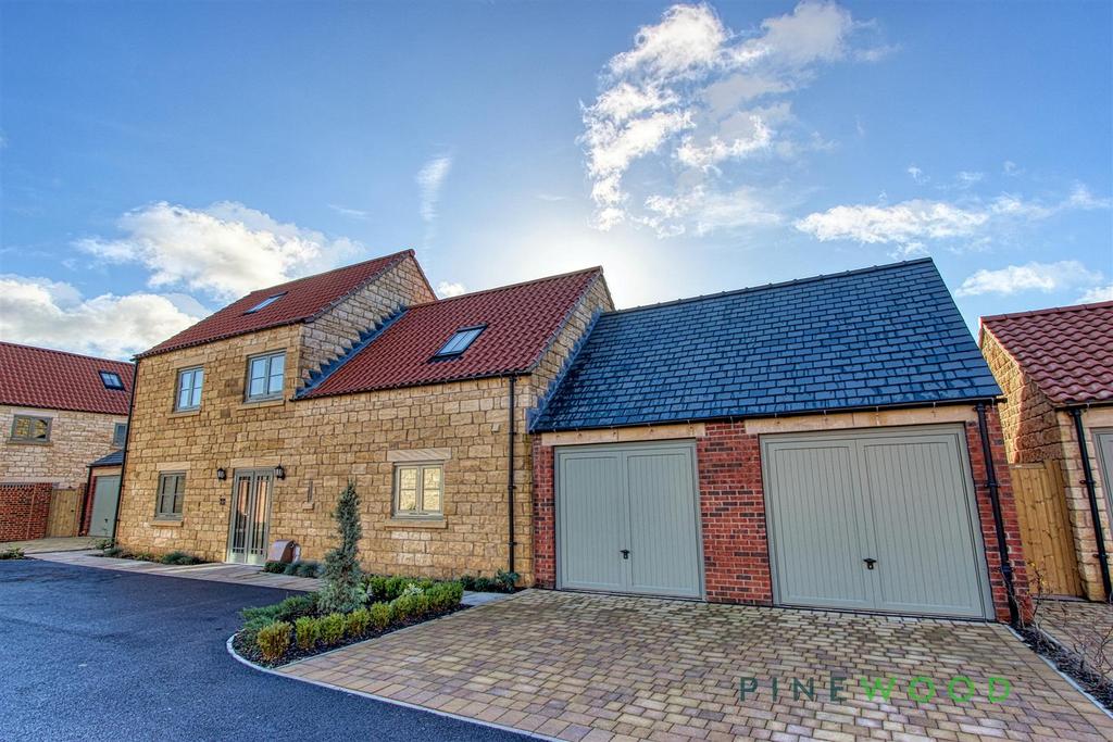 Hall Close, Chesterfield S44 3 bed detached house for sale £550,000