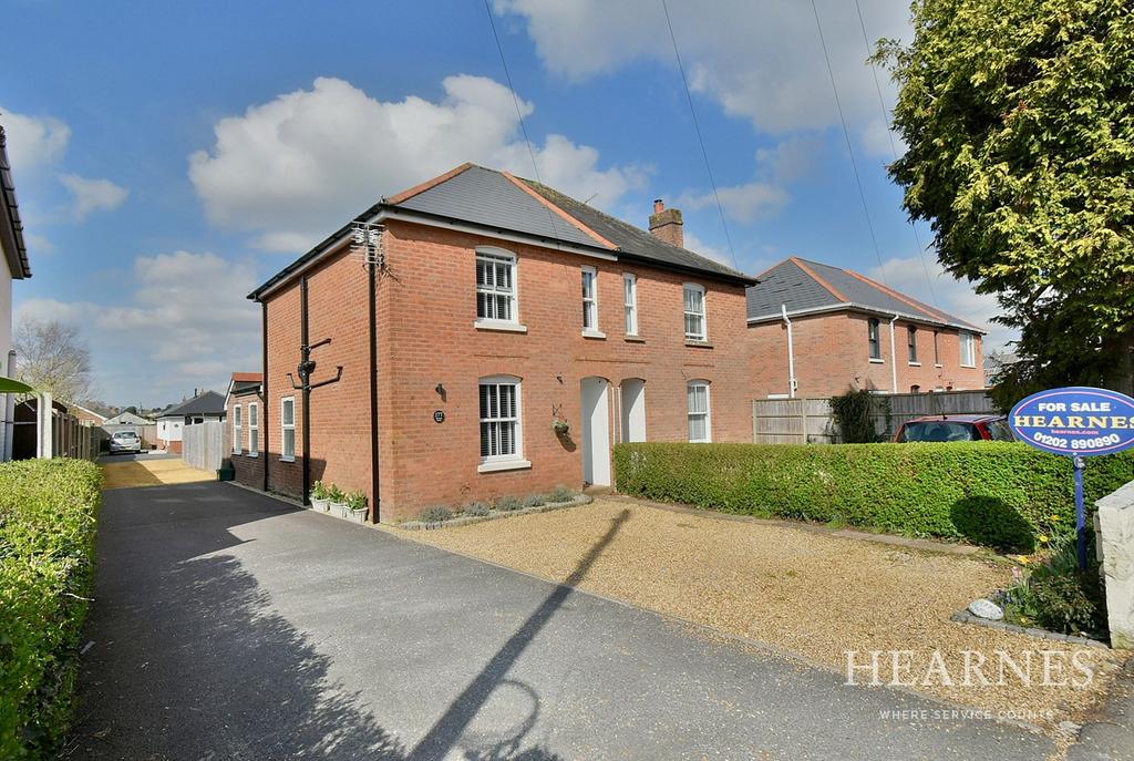 Victoria Road, Ferndown, BH22 3 bed semidetached house for sale £425,000