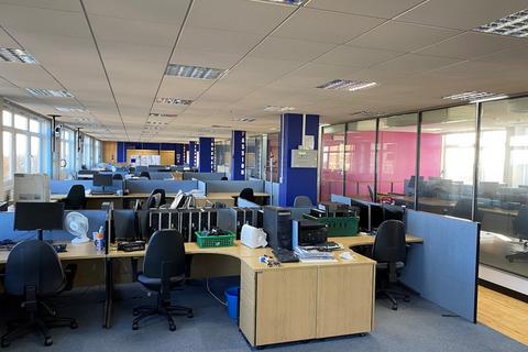 Office to rent, Metro Point, 1A Chalk Lane, Cockfosters, Barnet, EN4 9JQ