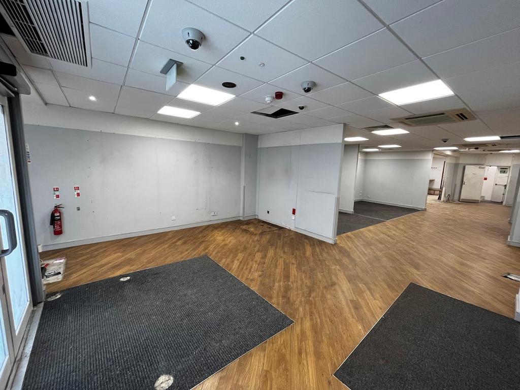 107109 High Street, Rickmansworth, WD3 1EG Retail property (high street) to rent £3,500 pcm
