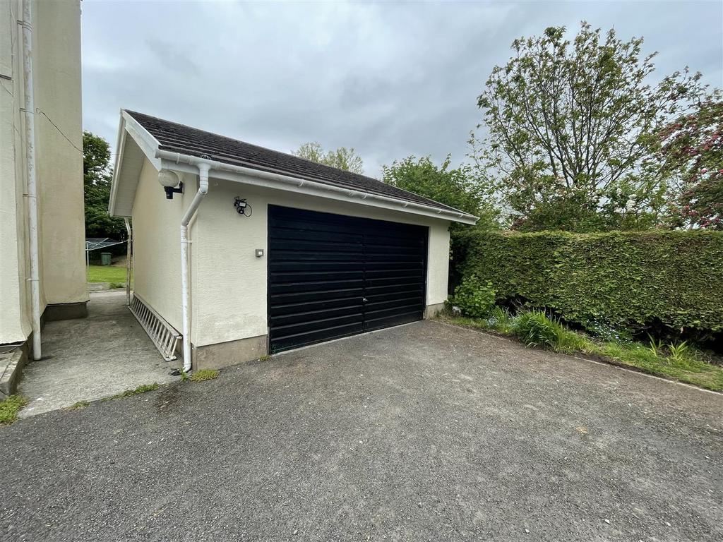 Garage (double garage)