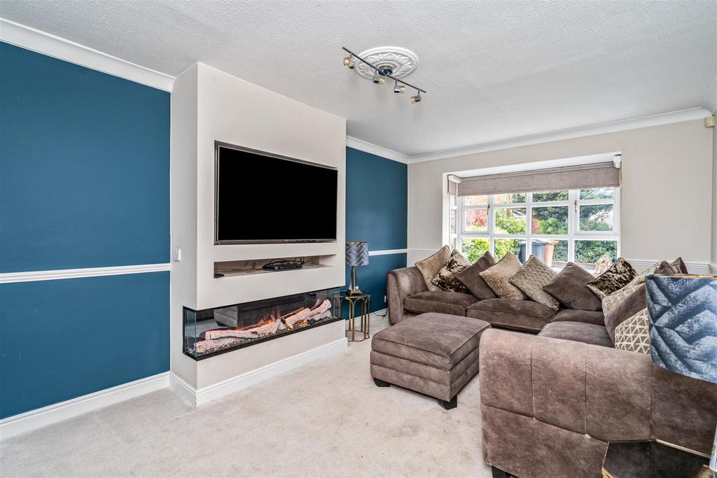 Barnfield Drive, Solihull 4 bed detached house for sale £525,000