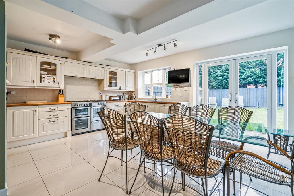 Barnfield Drive, Solihull 4 bed detached house £525,000
