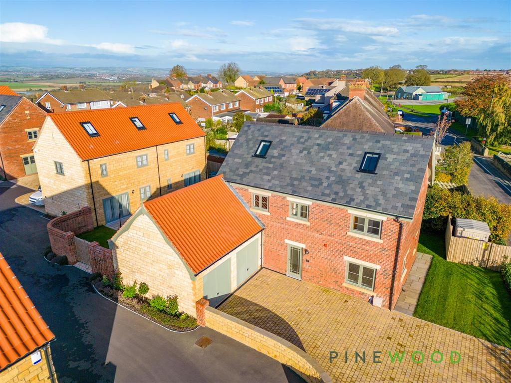 Hall Close, Chesterfield S44 5 bed detached house for sale £685,000