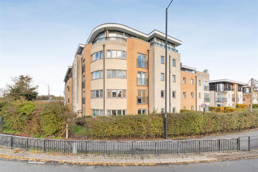 Clarence Road, Windsor 2 bed apartment for sale £357,000