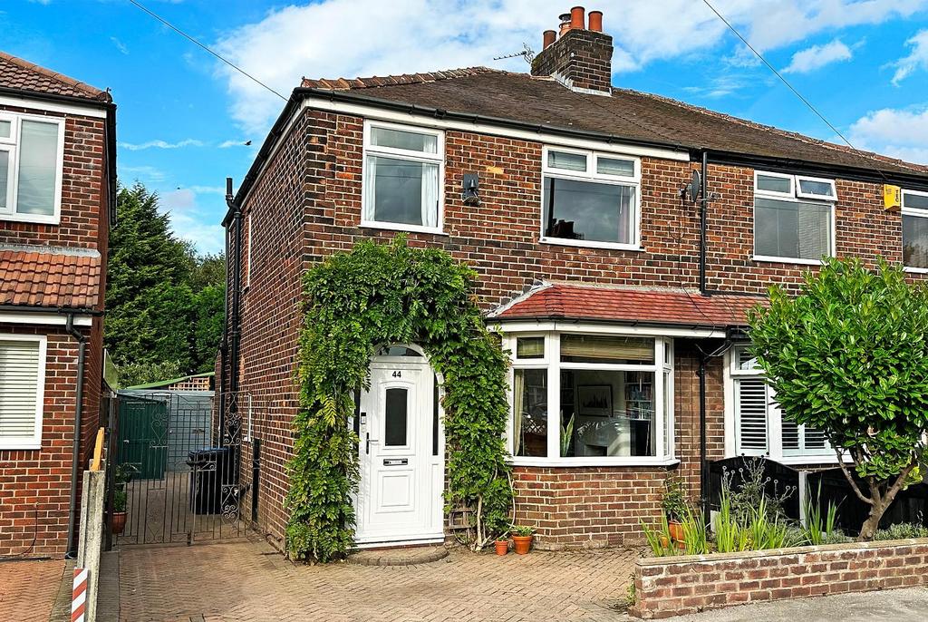 Lindsell Road, West Timperley 3 bed semidetached house for sale £475,000
