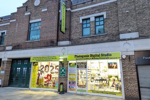 Retail property (high street) to rent, 7 Queens Road, Watford, WD17 2LH