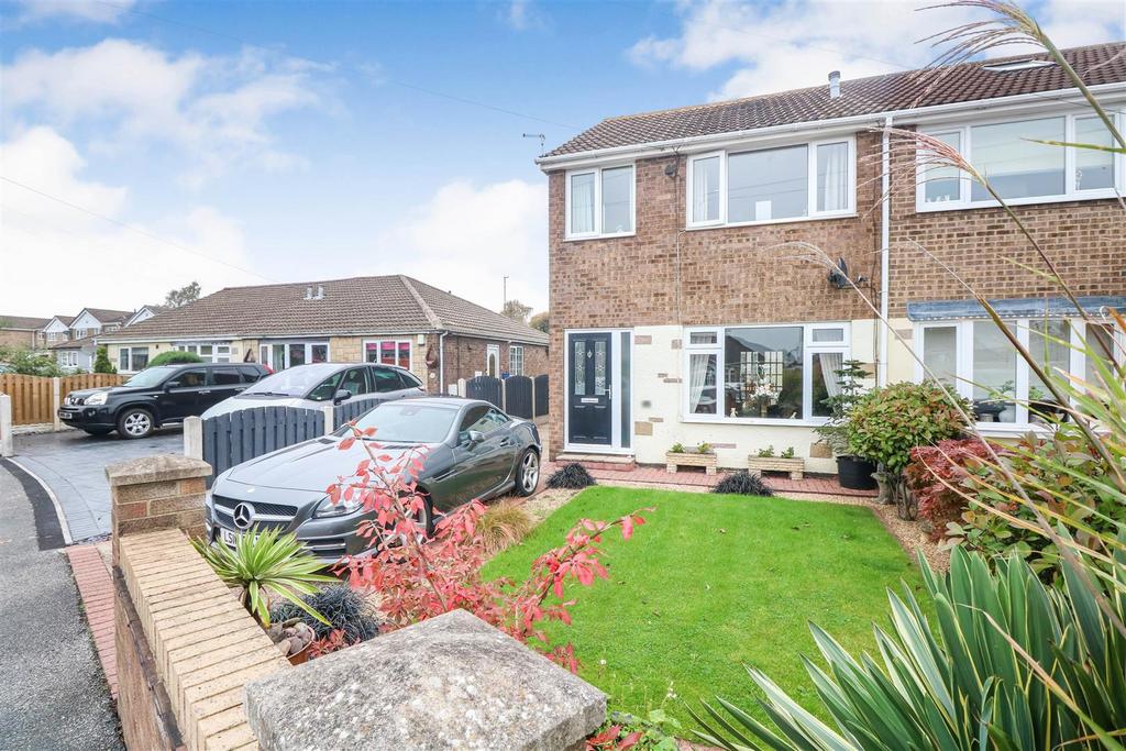 Eastfield Crescent, Staincross, Barnsley 3 bed semidetached house for sale £215,000