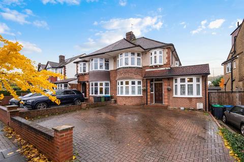 18 Highdown, Worcester Park, KT4 7HZ