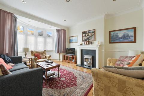 18 Highdown, Worcester Park, KT4 7HZ