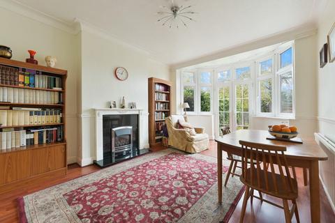 18 Highdown, Worcester Park, KT4 7HZ