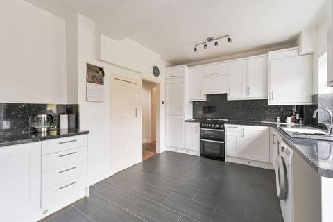 18 Highdown, Worcester Park, KT4 7HZ