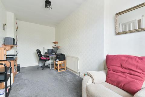 18 Highdown, Worcester Park, KT4 7HZ