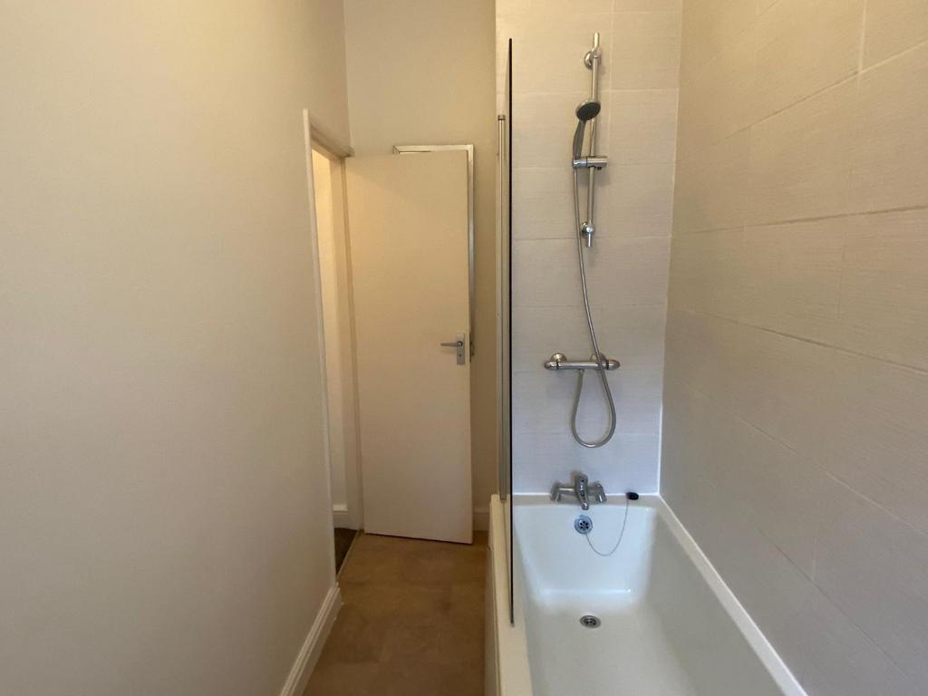 Bathroom 2.jpg